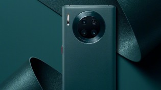 Huawei Mate 30 Pro 5G in Vegan Leather Forest Green color