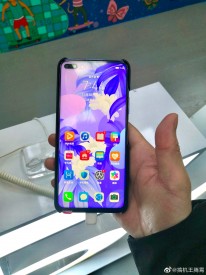 Huawei nova 6 in hand images