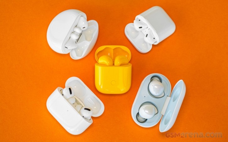 Realme buds air vs best sale airpods size