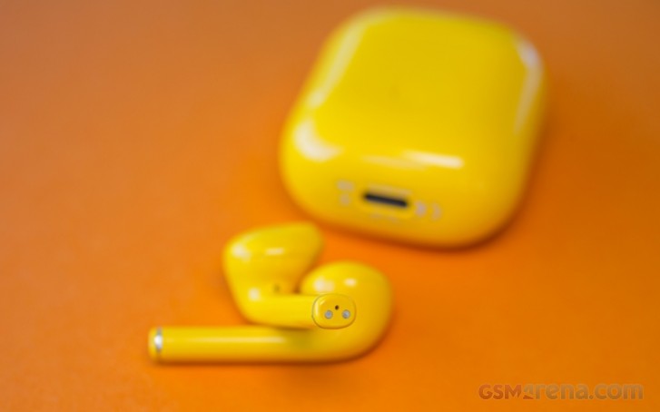 realme buds air yellow colour