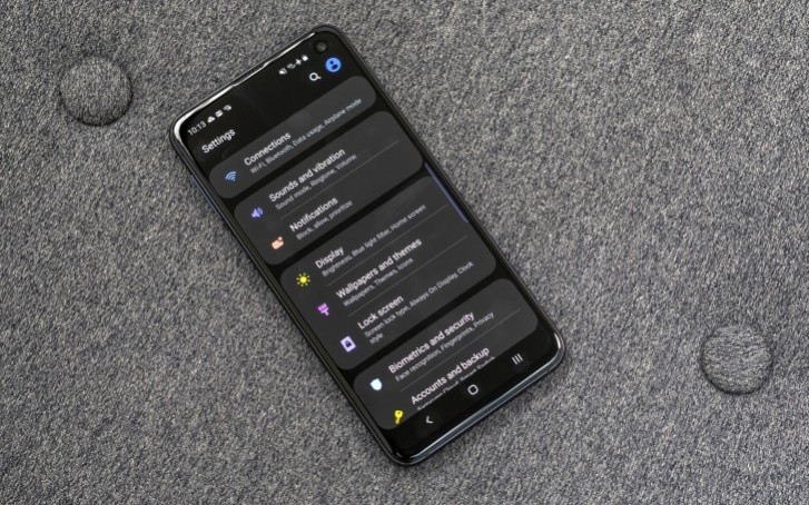 Samsung Galaxy S10e also starts receiving stable Android 10 with One UI ...