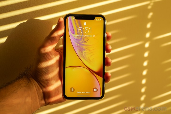 Deal: switch to Verizon and get a free iPhone XR plus a $200 prepaid card