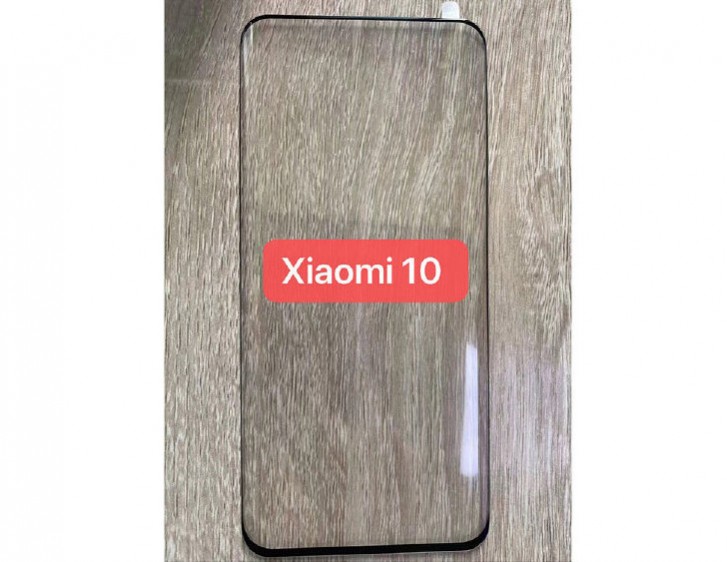 Xiaomi Mi 10 ekran koruyucu, kavisli camı gösteriyor, delik yok