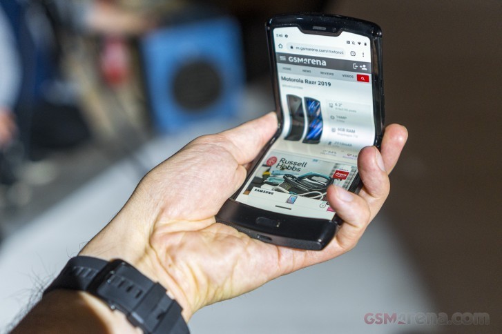 Motorola reminds you that the Razr 2019 is fragile and shows some of its cool features in new ads