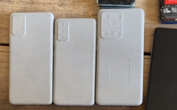 Galaxy S20 phones' size compared against other phones thanks to dummies
