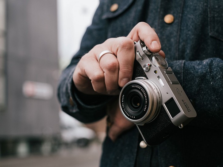 Buy - Fujifilm X100V Compact Camera with 23mm F2.0 lens - silver