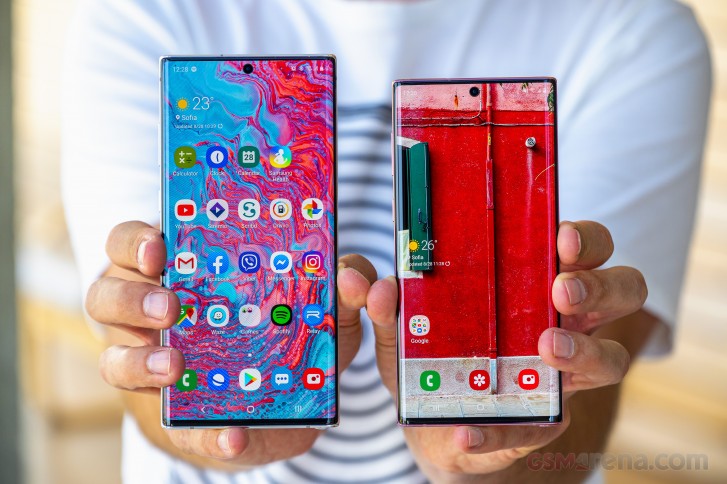 Samsung Galaxy Note10+ on the left, Note 10 on the right