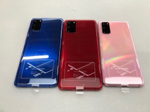 Blue and Red Galaxy S20+ in the wild