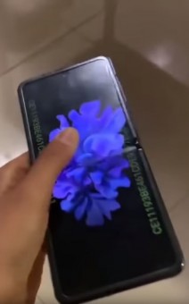 Galaxy Z Flip main screen, side and back