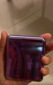 Galaxy Z Flip screen, side and back