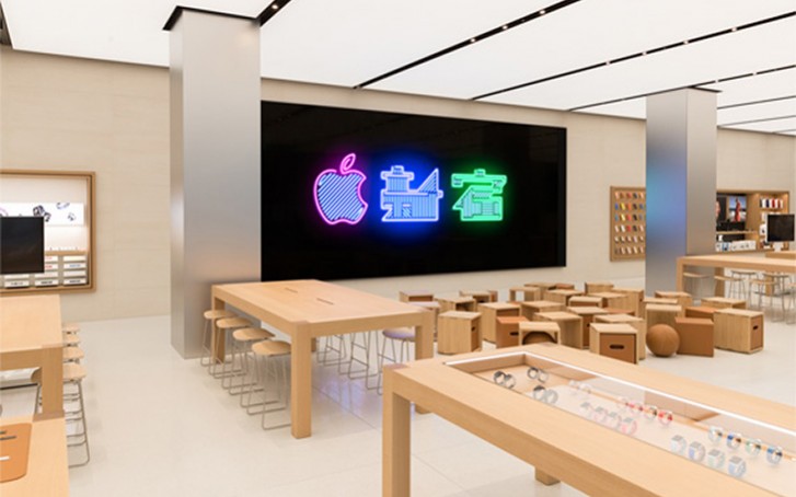متجر Apple في فيينا ، النمسا ، سيكون أول متجر يُعاد فتحه في أوروبا غدًا