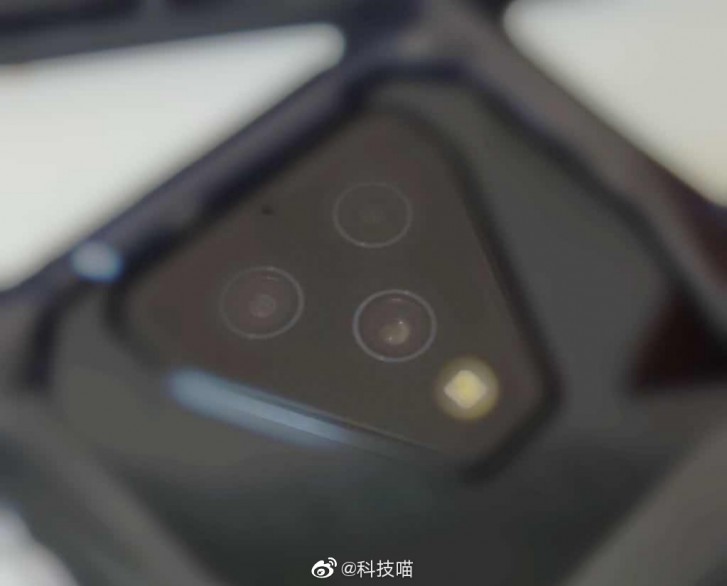 Xiaomi Black Shark 3 triple main camera shines through in a new drawing and a live photo