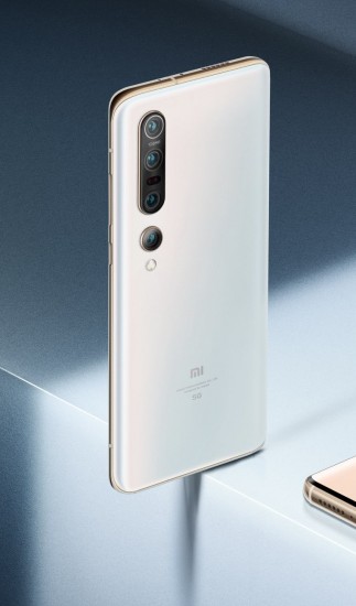 Xiaomi Mi 10 (left) and Mi 10 Pro (right)