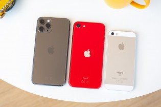 Apple iPhone SE (2020) next to iPhone 11 Pro and iPhone SE