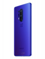 OnePlus 8 Pro باللون الأزرق اللامع