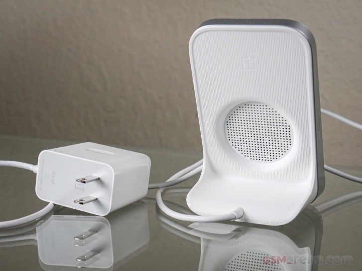 تمرين: OnePlus Warp Charge wireless dock