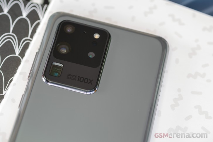 Another camera improving update is rolling out to international Galaxy S20 family members