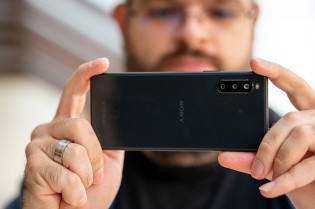 The Sony Xperia 10 II makes big promise with its screen and camera setup, but doesn't quite deliver
