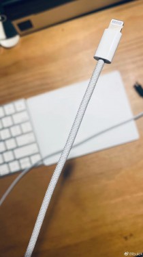 charging apple mouse and keyboard