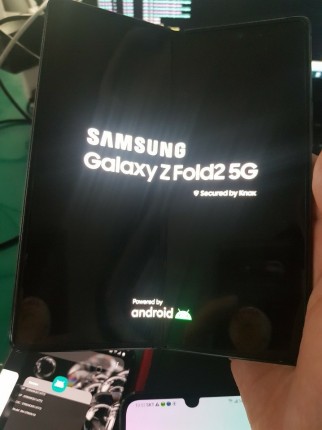 تسريب صور حية لهاتف Galaxy Z Fold2 5G المرتقب 2020
