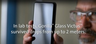 Gorilla Glass Victus brings 2-meter drop protection, doubles scratch  resistance - Android Authority