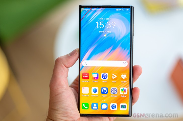 I used the Huawei Mate Xs and now I don't want to go back to a normal smartphone