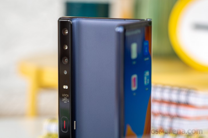 I used the Huawei Mate Xs and now I don't want to go back to a normal smartphone