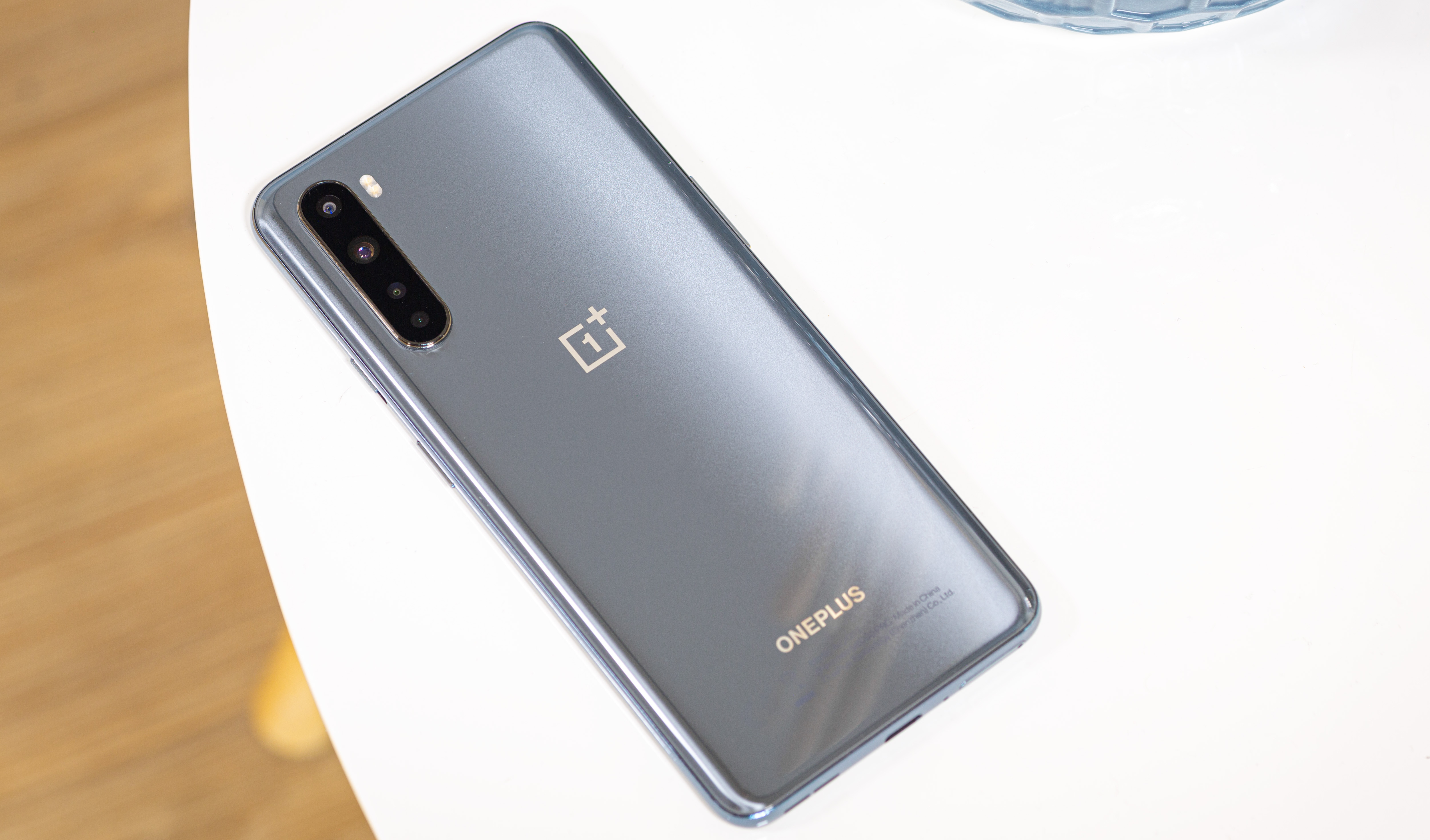 https://fdn.gsmarena.com/imgroot/news/20/08/oneplus-clover-leak/gsmarena_001.jpg