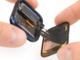 Apple Watch Series 6 on the inside