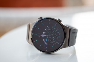 Huawei Watch GT2 Pro de l'avant et de l'arrière