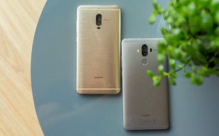 Huawei Mate 9 Pro (left) and Huawei Mate 9 (right)