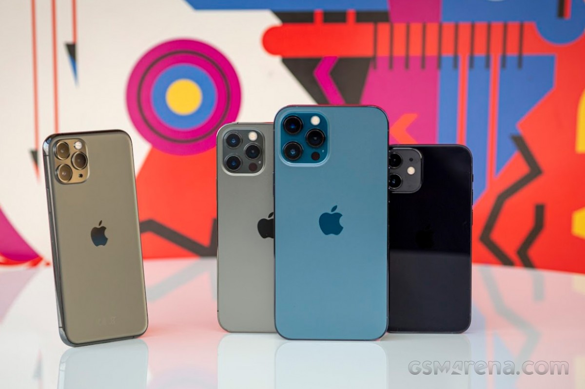 (da esquerda para a direita) iPhone 11 Pro, iPhone 12 Pro, iPhone 12 Pro Max e iPhone 12 mini
