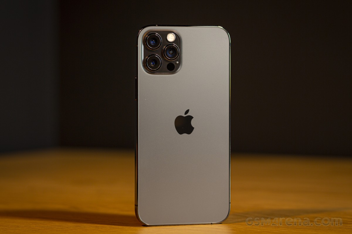 Apple iPhone 12 Camera review: Pro-level video, amateur zoom - DXOMARK