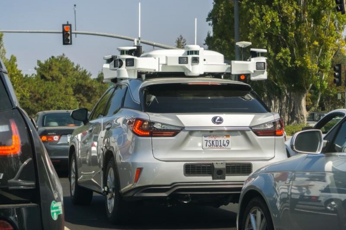 Early Apple autonomous driving tech testing vehiche