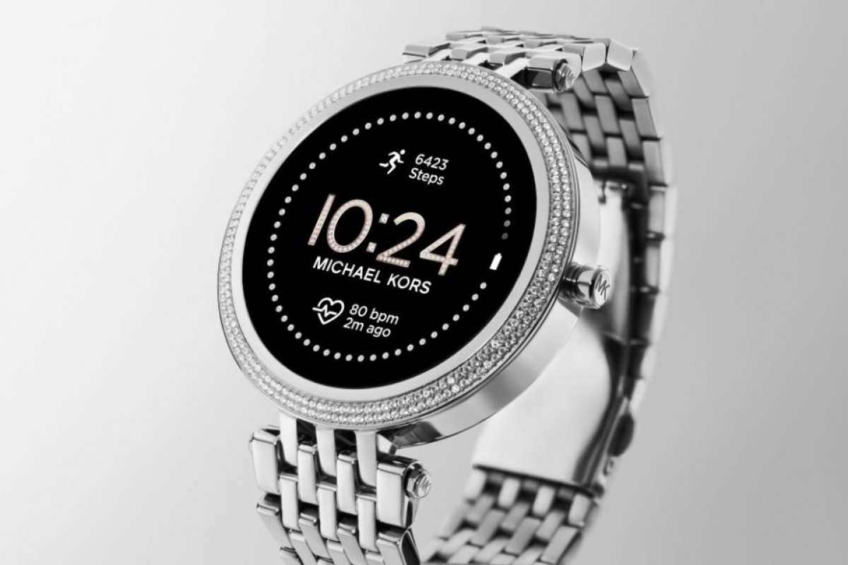 can michael kors watch work with iphone