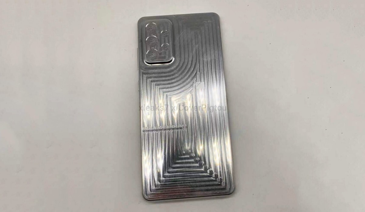 Samsung Galaxy A72 case mold reveals design