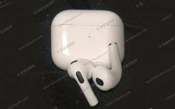 Apple AirPods 3 leak in live image