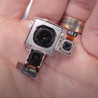 Camera modules and their protective cover (credit: JerryRigEverything)