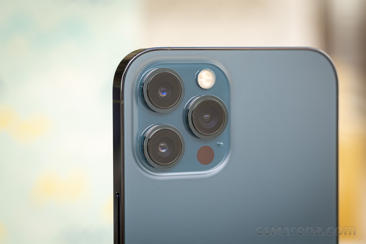 The iPhone 12 Pro Max has a 2.5x telephoto lens and a 5P fixed-focus ultra wide lens