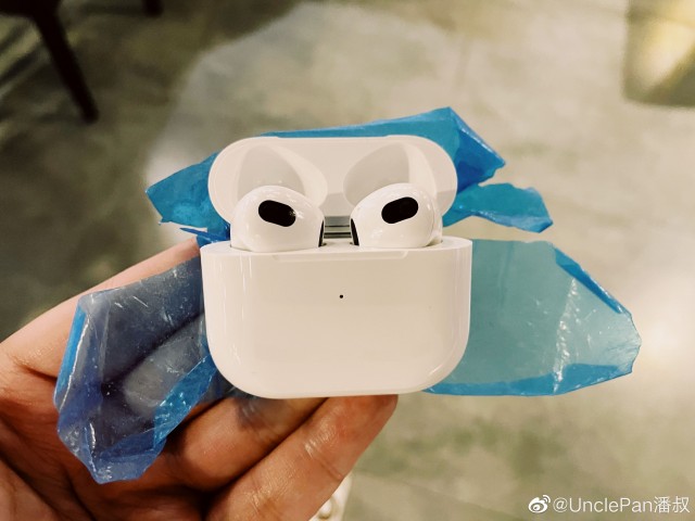 New AirPods 3 hands-on image