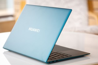 O Huawei MateBook X Pro 2021, frontal e traseiro