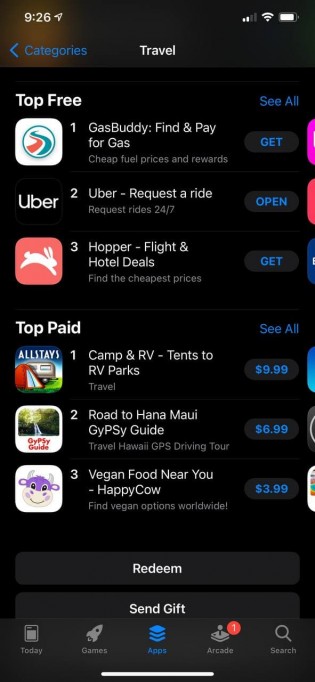 Classificações da App Store (à esquerda) e da Play Store (à direita) para aplicativos de viagens em 12 de maio