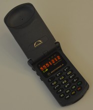 Motorola StarTAC <a href="https://en.wikipedia.org/wiki/File:First_Generation_Motorola_StarTAC_cellular_phone.jpg" target="_blank" rel="noopener noreferrer">image credit</a>