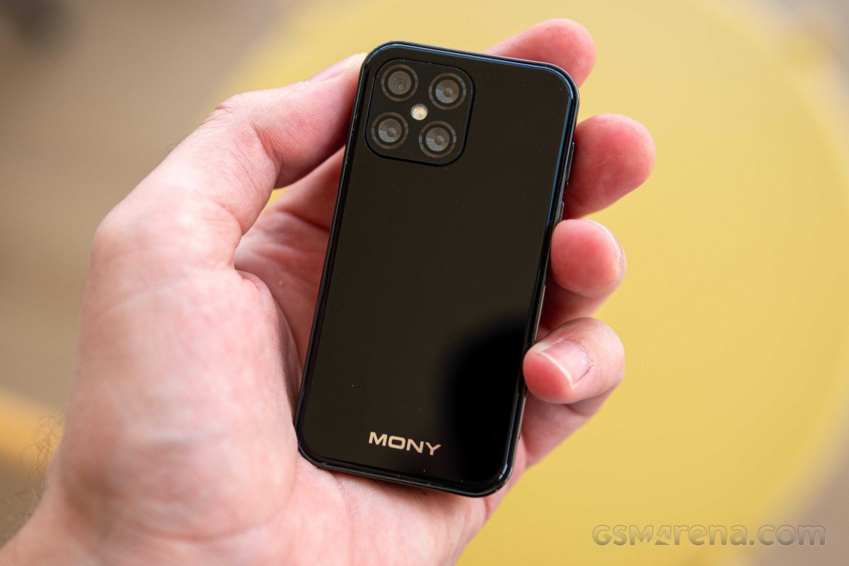 Mony Mint - The smallest 4G smartphone hands-on review