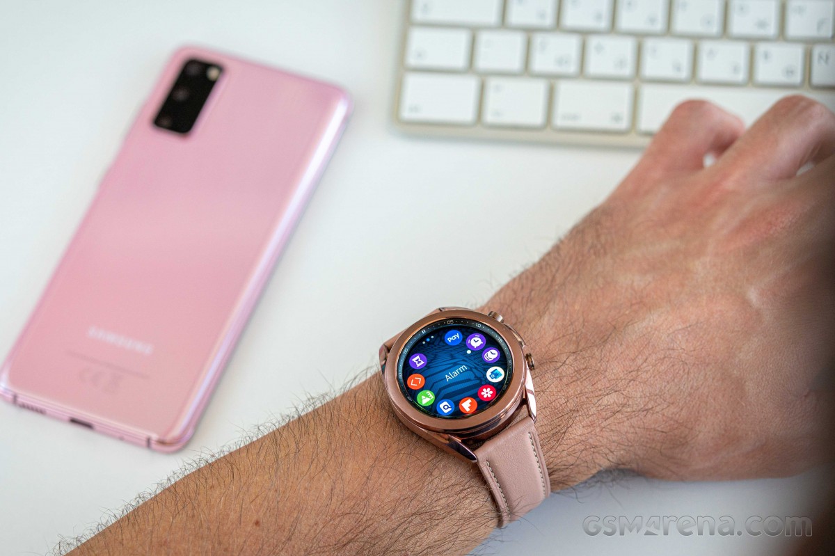 Samsung certifica dois dispositivos Galaxy Watch4, será fornecido sem adaptador