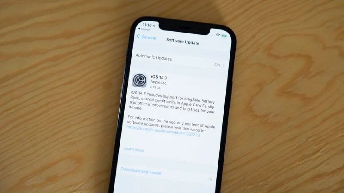 Apple releases iOS 14.7 with support for the MagSafe battery pack