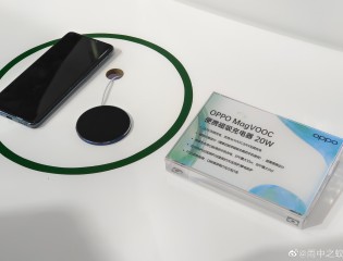 Oppo's slim 20W MagVOOC adapter