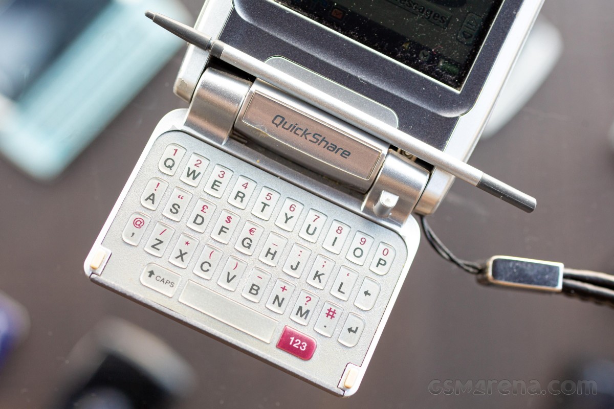 Flashback: Sony Ericsson P910 used an odd flavor of touch Symbian and wanted to do it all