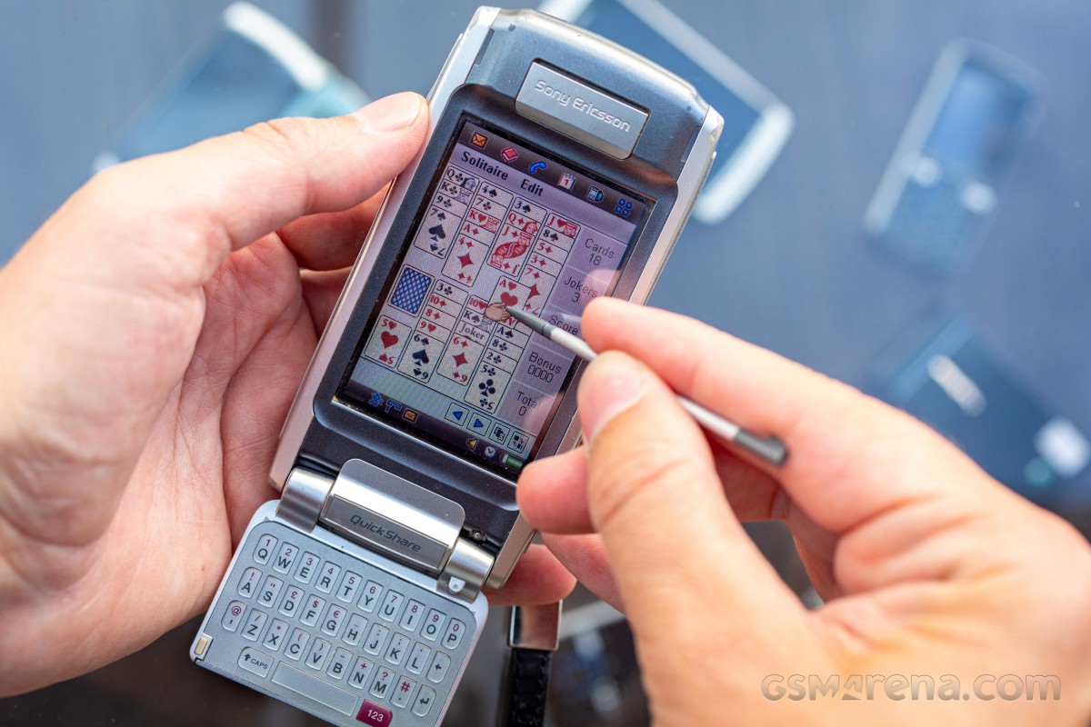 Flashback: Sony Ericsson P910 used an odd flavor of touch Symbian and wanted to do it all