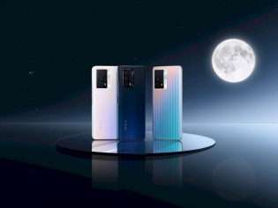 iQOO Z5 official images, a family portrait